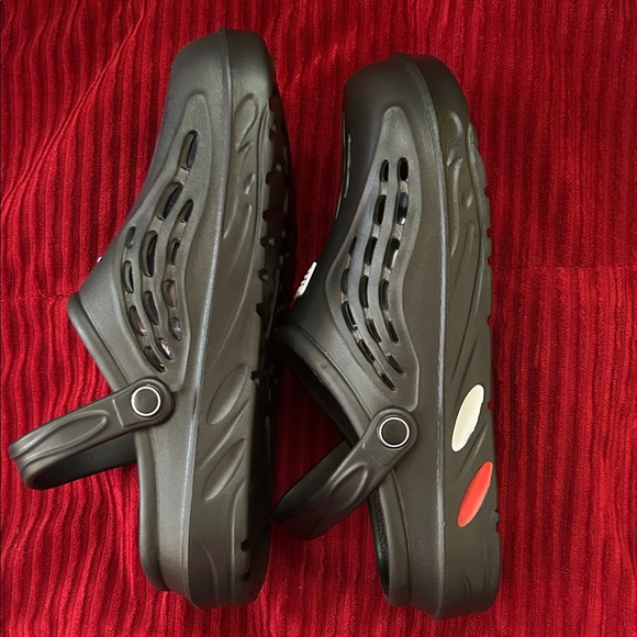 Sporto Black Slip-On Clogs - Picture 7 of 10